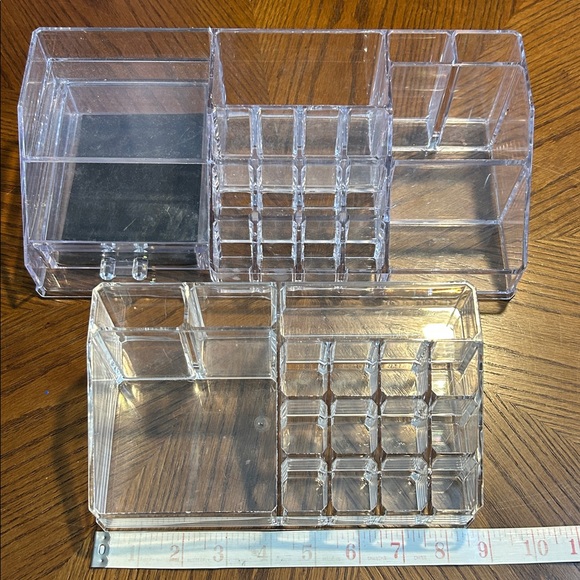 Set of 2 Lucite makeup organizers! - Picture 3 of 3